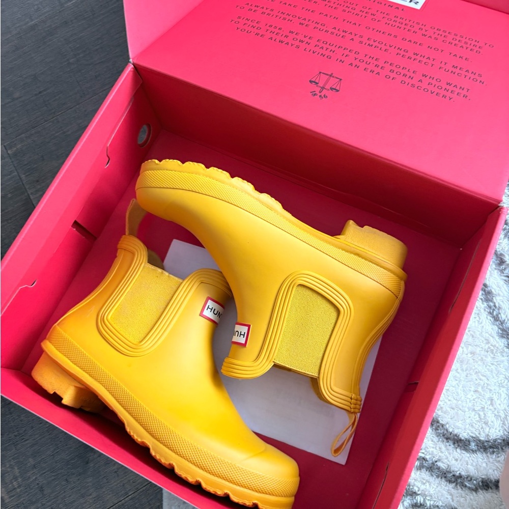 Hunter Yellow Rain Boots - Picture 2 of 3